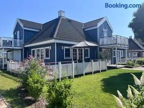 Blaues Haus am See - Image 1