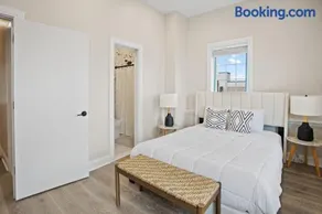 Loopin Around Atlantic City Luxe 5BR Townhouse in Orange Loop - Image 1