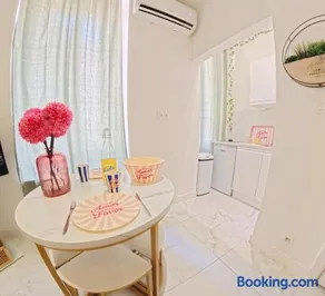 Beautiful refurbished air conditioned studio heart of Nice - Image 4