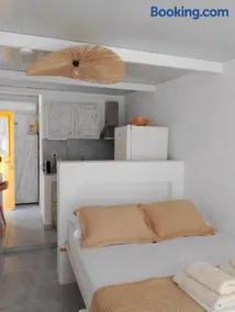 Zacharias Seaside Studio Kimolos - Image 2