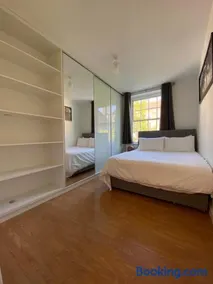 London Waterloo Apartment - Image 2