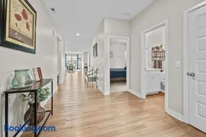 Modern, newer home, King bed, near Indianapolis - Image 2