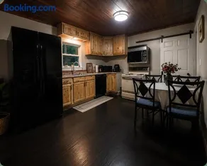 Cozy 3BR Apartment Central Kilgore Location - Image 3