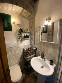 La Casa nei Vicoli: in Centro a Due Passi dal Lago - Image 2