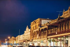 Ballarat Station Apartments Queen studio with Spa - Image 3