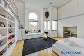 Luxury 3BR Home - Pano Views, Steam room & Deck - Image 2