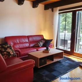 Planinska kuća sa dvorištem - Image 1