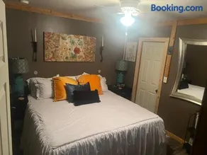 Country Cottage Lake Cumberland KING BED - Image 2