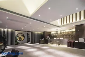 Mehood Lestie, Nanjing Xianlin University Town Golden Eagle - Image 2