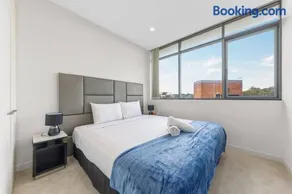 Two Bedroom Private Apartment In Lane Cove with Parking - Image 5