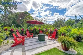 Canal Front Home in Sarasota with Private Heated Pool & Outdoor Patio! - Image 3
