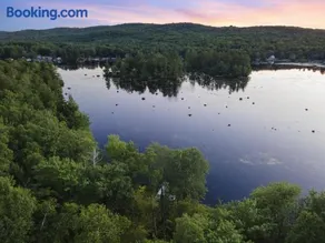 Lakefront Log Cabin on 2 acres - Image 2