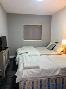 Family Room on Green road - Image 2
