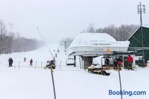 The Queens Slopeside Hideaway - Image 1