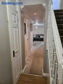 Large Bungalow to sleep up to 8 - Image 4