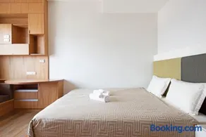M Estate Luxury 3BR Residence Heart of Bangkok - Image 2