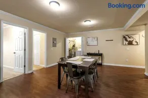 Spacious 3 bed 3 bath apartment near airport UB - Image 3