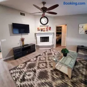 Lake Havasu Retreat w pool Everything Nearby! - Image 1