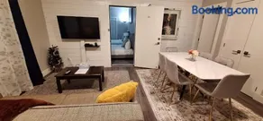 Two Bedroom Suite with AC, Sleeps 8! Complimentary Snacks & Drinks - Image 1