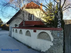 Vörös Macska Vendégház - Image 1