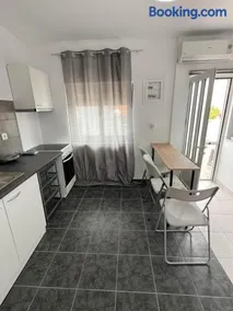 Seaside Apartment in Tsonia - Image 2