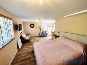 Holiday Let or B&B in Child Okeford, United Kingdom - Image 3