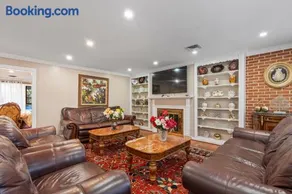 National Harbor Guesthouse - Image 3