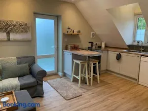 The Frog Langport Luxury - Image 3