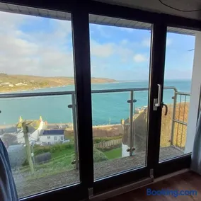 Harbour Views, Coverack - Image 1