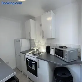Apartment - Sleeps 2 - Parking - Image 5