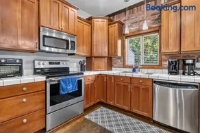 Beaver Lake Hideaway - Image 2