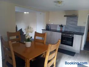Fox and Hounds Apartment - Image 2