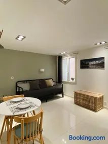 Studio La Tour - Image 1