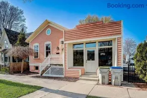INSTA worthy Home! *Sleeps 8* - Walker's Point! - Image 2