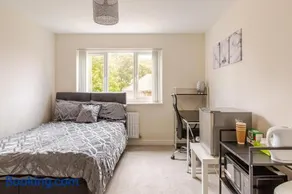 Large Double Room & Private EnSuite Bathroom, Badbury Park, Swindon, Near Great Western Hospital - Image 1
