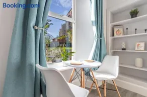 Beautiful Ground Floor Apartment - Image 4