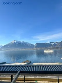 HAUS AM SEE Lakefront Rooms on Lake Thun SELF CHECK-IN Digital Reception - Image 2