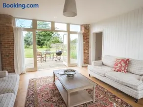 Shakespeare Cottage - Image 4