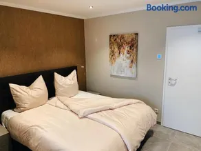 Rindocks Hotel - Image 1