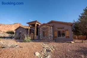 Kanab family House in luxury community Pool & Hot Tub - Image 1