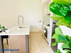 Charming and cozy 2 Bedrooms 2 bathrooms Condo with Study room, Parking, Wi-Fi - Image 2