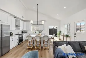 Coastal Modern 3 Bed 2 Bath, Pet Friendly - Image 1
