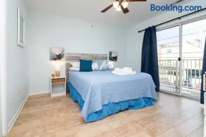 Coastal 1 Bed Sleeps 4 With Private Balcony - Image 3