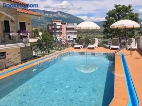 Family Vacation Home - Image 2