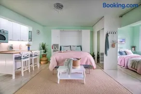 Lydia's Luxury Apartment - Image 4