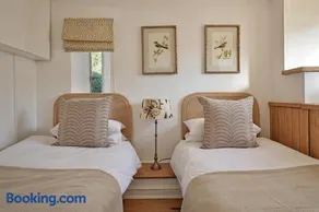 Courtyard Cottage at Pudleston Court - Image 4