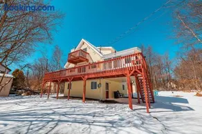 PoconoChalet-Hot Tub-Grill-Firepit-Games - Image 1