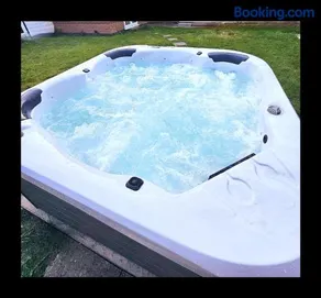 Summer Holiday 5 bed with Hot tub and Entertainment - Image 1