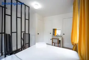 Bright 1-Bedroom Loft in Converted Garage with Private Entrance - Image 4
