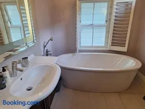 Bishopsfield Guesthouse Rondebosch - Image 5